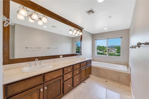 Bathroom, Dual Sink Vanities, Interior, Recessed Lighting