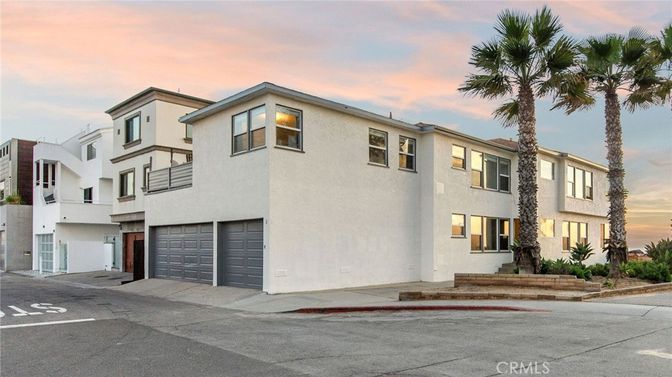 Attached, Exterior, Facade, Modern