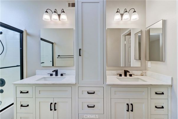 Bathroom, Dual Sink Vanities, Interior