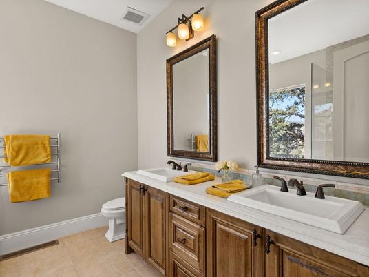 Bathroom, Dual Sink Vanities, Interior, Recessed Lighting