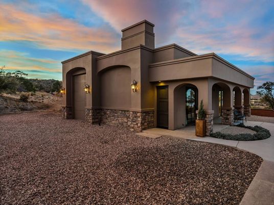 Backyard, Exterior, Facade, Modern