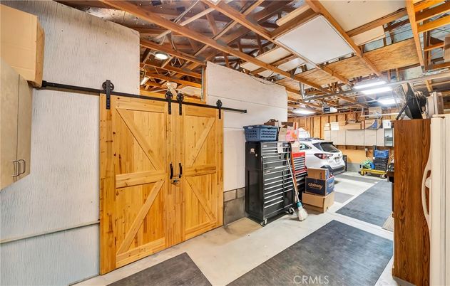 Garage, Interior, Wooden Beams