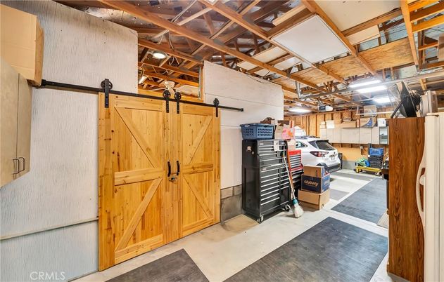 Garage, Interior, Wooden Beams