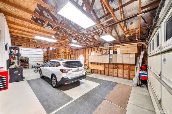 Garage, Interior, Wooden Beams