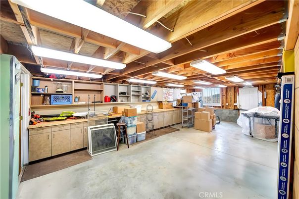 Garage, Interior, Wooden Beams