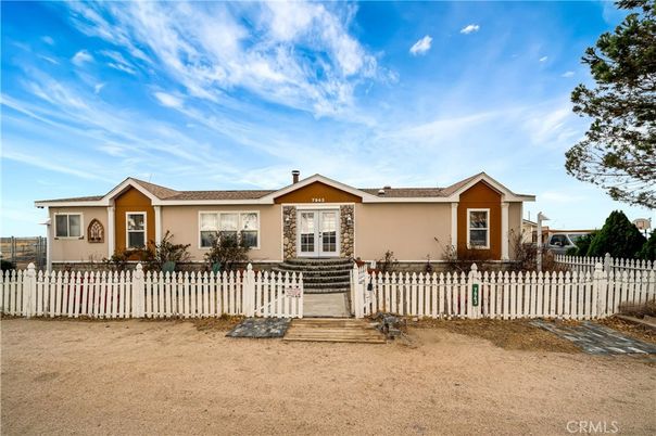 Backyard, Exterior, Facade, Ranch
