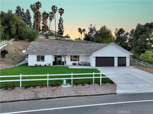 Attached, Exterior, Facade, Ranch