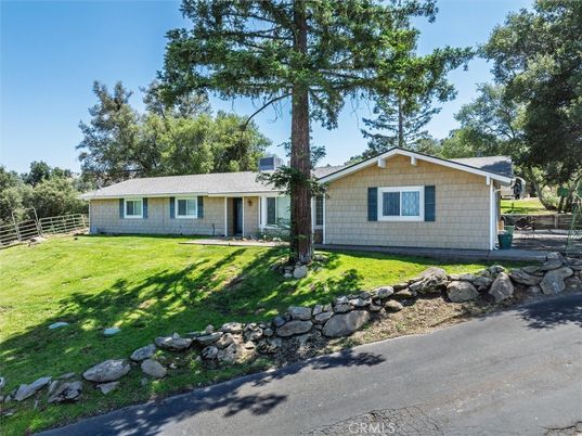 Backyard, Exterior, Facade, Ranch