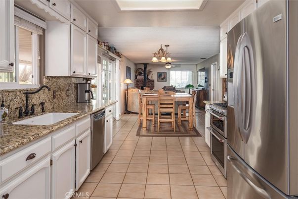 Chandelier, Dining room, Interior, Kitchen, Stainless Steel Appliances