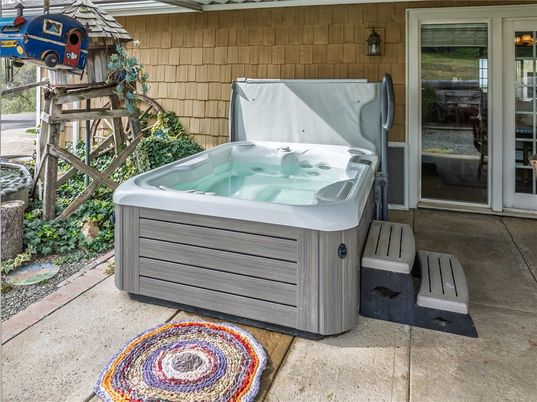 Exterior, Hot Tub