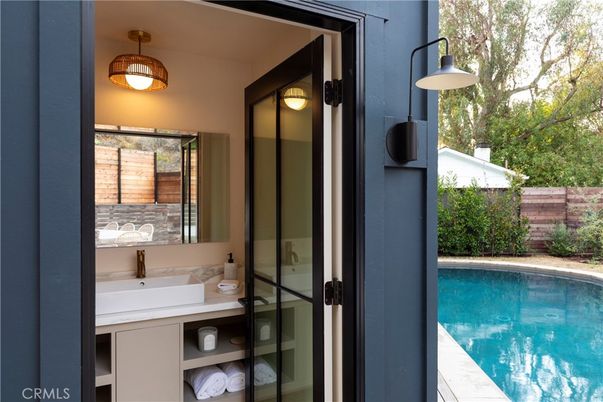 Exterior, Pool