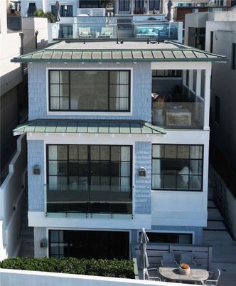 Exterior, Facade, Rowhouse