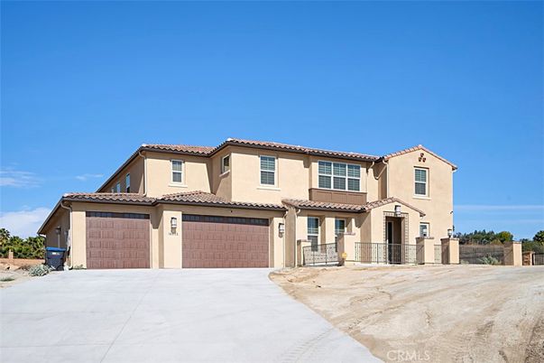 Attached, Exterior, Facade, Mediterranean