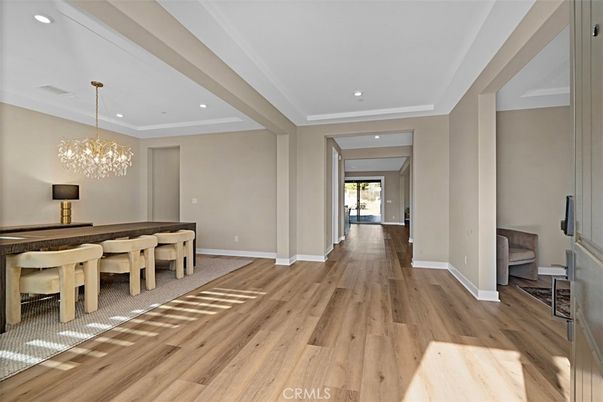 Chandelier, Dining room, Interior, Recessed Lighting, Wood Texture Flooring