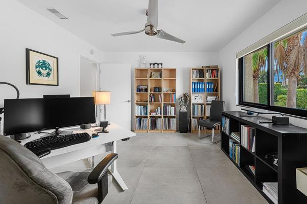 Home Office, Interior