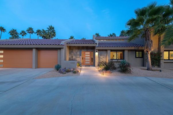 Attached, Exterior, Facade, Mediterranean