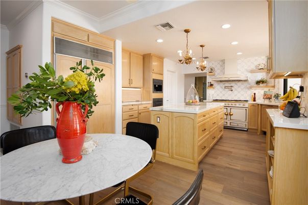 Chandelier, Dining room, Interior, Kitchen, Pendant Lights, Recessed Lighting, Stainless Steel Appliances, Wood Texture Flooring