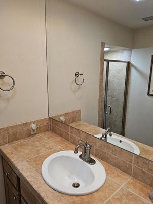 Bathroom, Interior, Tile Countertops
