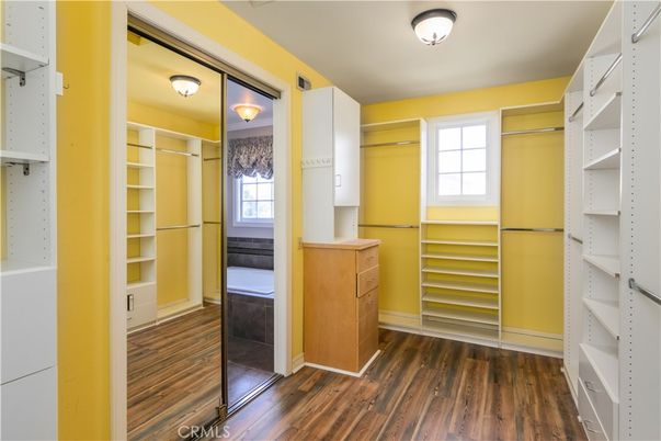 Interior, Walk-in Closets, Wood Texture Flooring