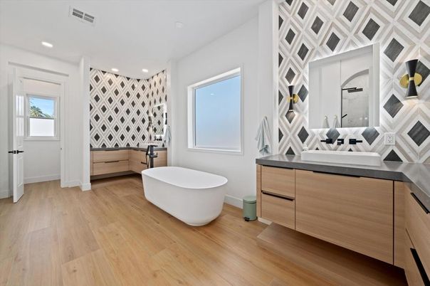 Bathroom, Free Standing Baths, Interior, Recessed Lighting, Wood Texture Flooring
