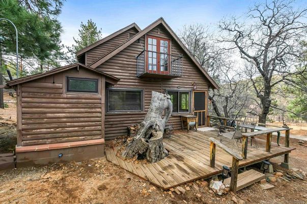 Exterior, Facade, Log Home