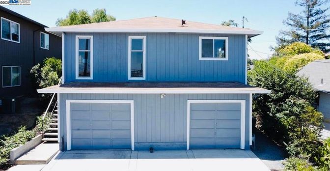 Attached, Exterior, Facade, Modern