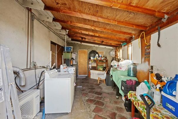 Interior, Washer, Wooden Beams, Wooden Ceilings