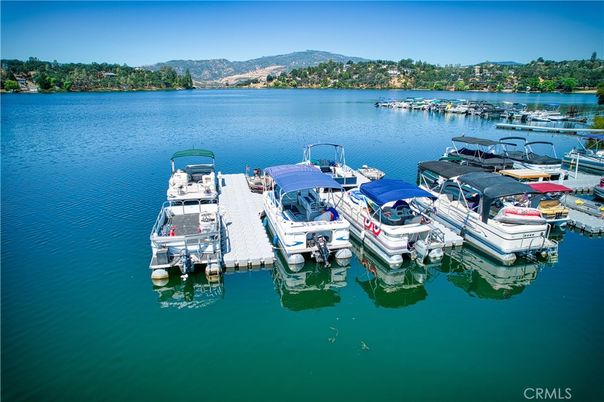 Exterior, Lake