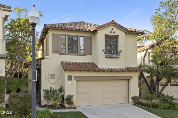 Attached, Exterior, Facade, Mediterranean