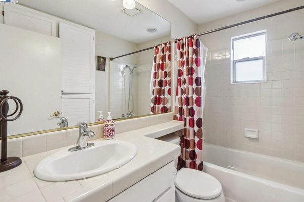 Bathroom, Interior, Tile Countertops