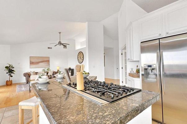 Dining room, Interior, Kitchen, Stainless Steel Appliances, Wood Texture Flooring