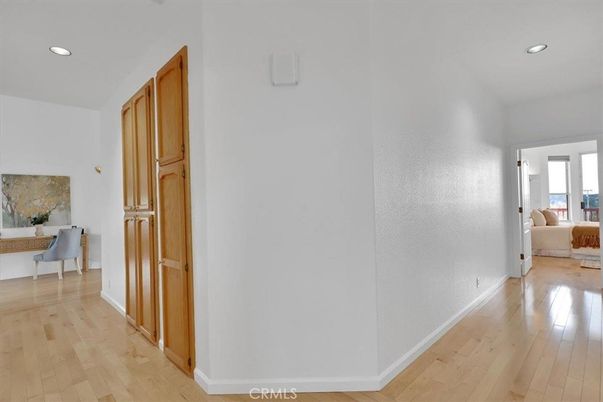 Interior, Recessed Lighting, Water, Wood Texture Flooring