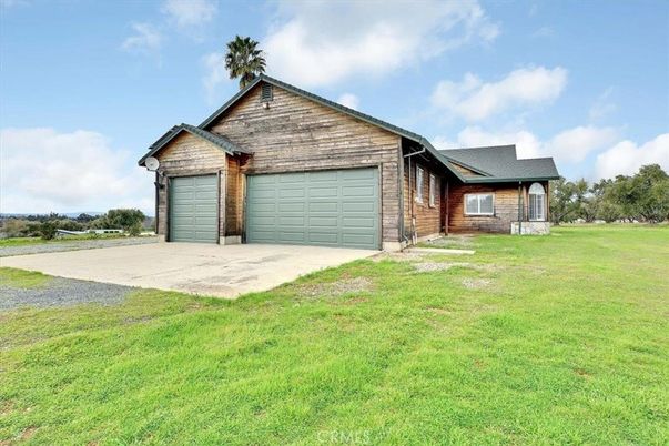 Attached, Backyard, Exterior, Facade, Brick Facade, Ranch