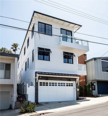 Attached, Exterior, Facade, Modern