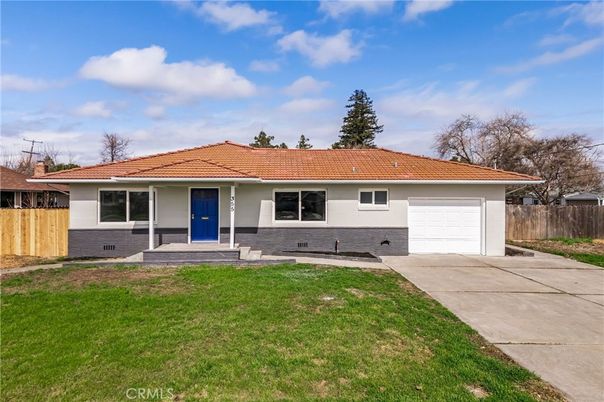 Attached, Exterior, Facade, Ranch
