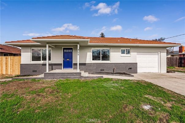 Attached, Exterior, Facade, Ranch