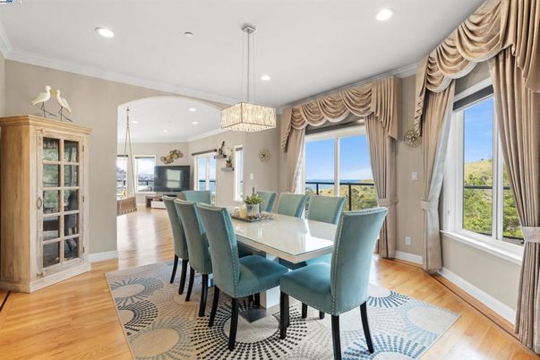 Chandelier, Dining room, Interior, Pendant Lights, Recessed Lighting, Water, Wood Texture Flooring