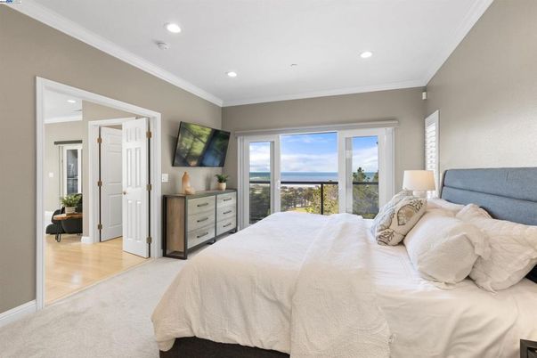 Bedroom, Interior, Recessed Lighting, Water