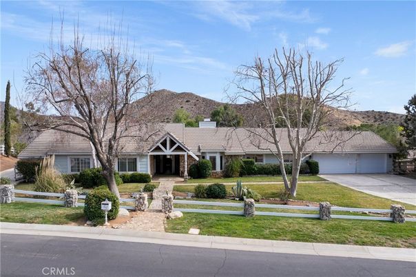 Attached, Exterior, Facade, Ranch