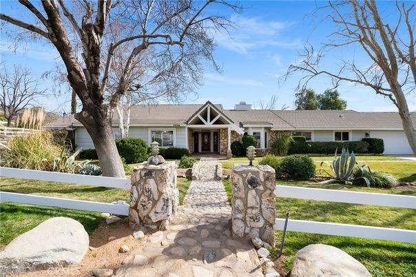 Backyard, Exterior, Facade, Ranch