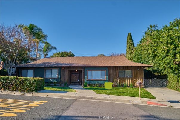 Exterior, Facade, Ranch