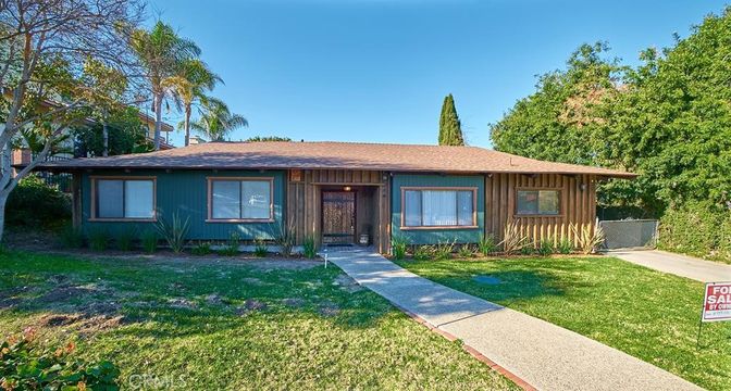 Backyard, Exterior, Facade, Ranch