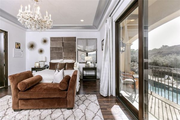 Chandelier, Interior, Living room, Recessed Lighting, Wood Texture Flooring