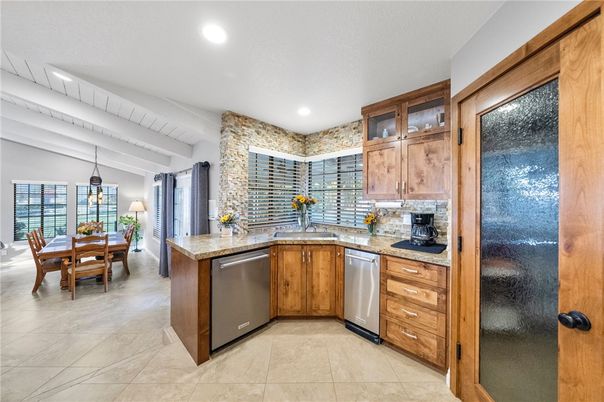 Dining room, Interior, Kitchen, Pendant Lights, Recessed Lighting, Stainless Steel Appliances