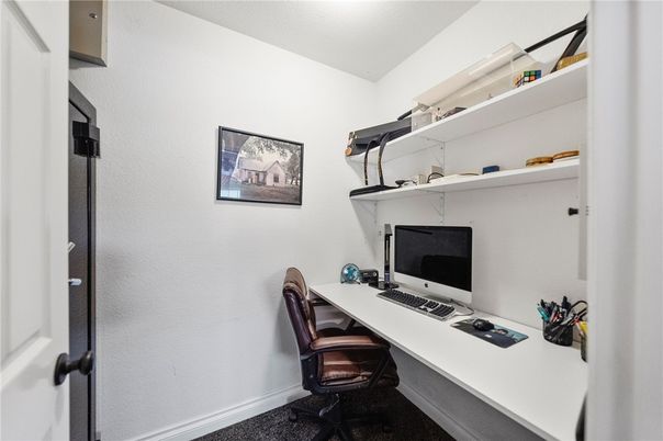 Home Office, Interior