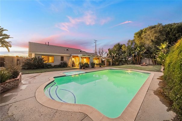 Exterior, Pool