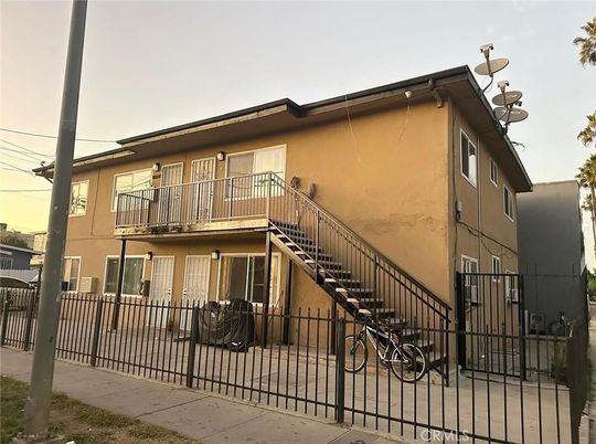 Exterior, Facade, Modern