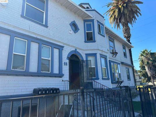 Exterior, Facade, Queen Anne Victorian