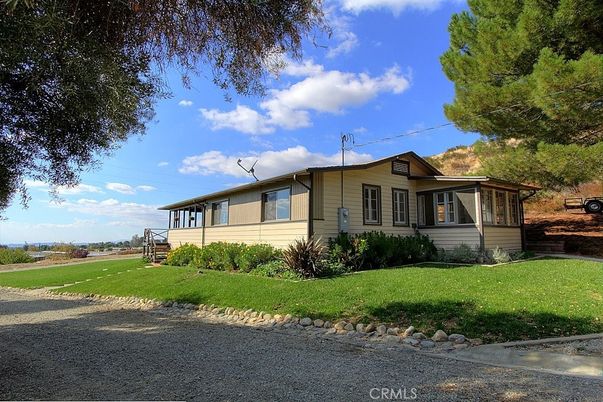 Backyard, Exterior, Facade, Split Level