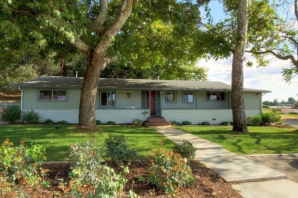 Exterior, Facade, Ranch